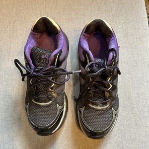 Aveo women’s athletic shoes size 8